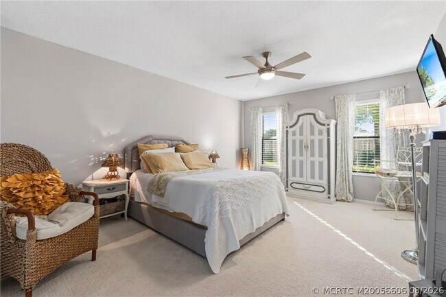 Foto del edificio - 250 SE Four Winds Dr
