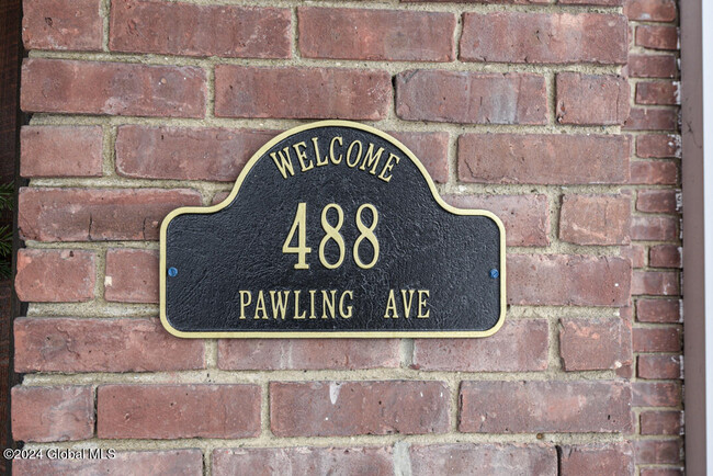 Foto del edificio - 488 Pawling Ave