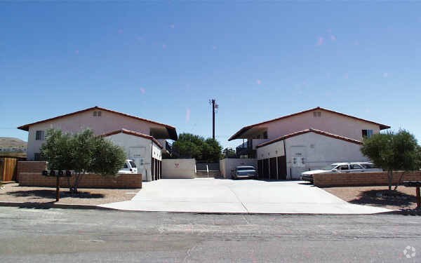 Building Photo - 12770-12800 Maui Way