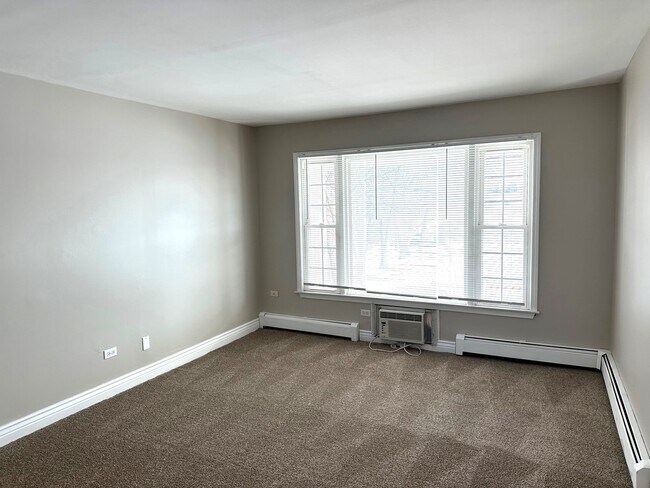Building Photo - 3400 Maple Ave