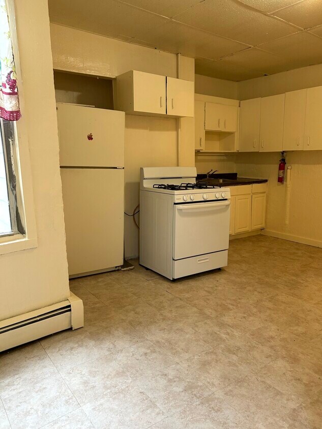 Primary Photo - 200 London St