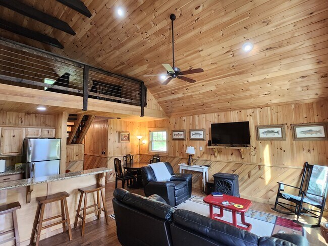 Foto del edificio - 2650 Hickory Nut Gap Rd