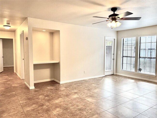 Foto del edificio - 1202 Thorpe Ln
