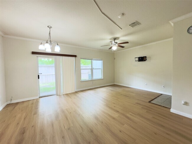 Foto del edificio - 7935 Barnes Ridge Ln