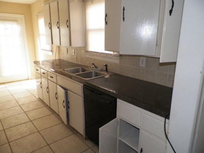 Foto del edificio - 3 bedroom home in North West Lawton