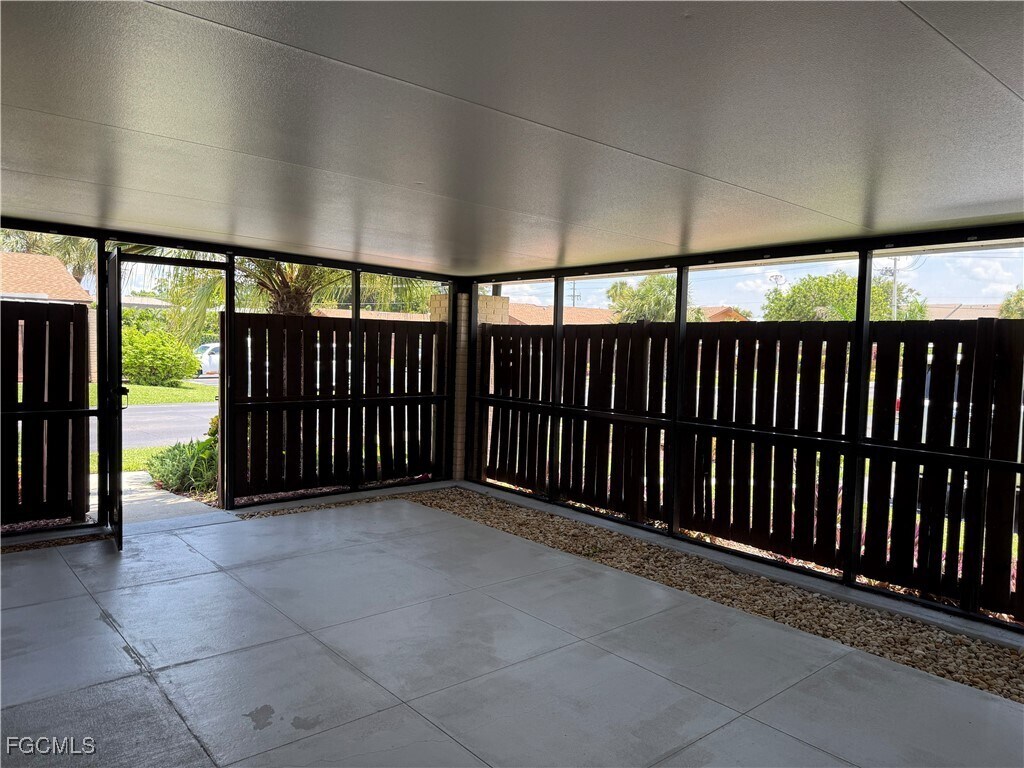 Foto del edificio - 6331 Royal Woods Dr