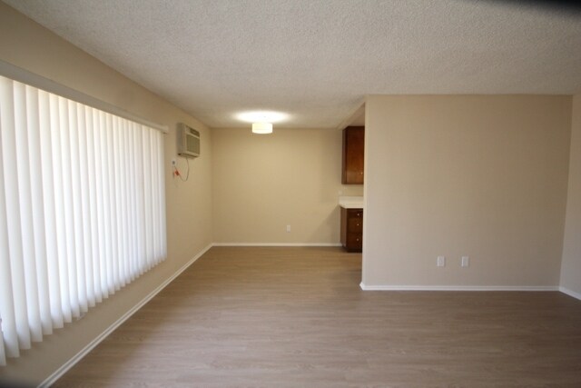 Foto del edificio - 567 N Holliston Ave