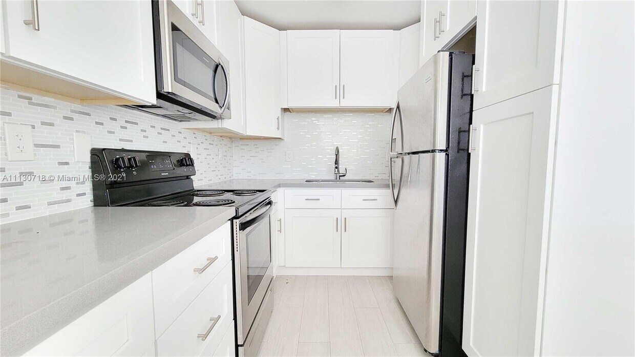 Foto principal - 930 N 14th Ct