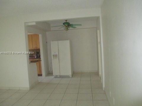 Foto del edificio - 7424 Byron Ave