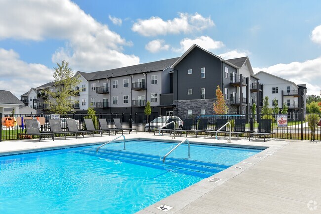 Resort style pool | The Commons at Rivertown | Apartments in Grandville, MI - The Commons at Rivertown