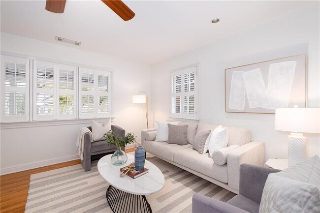 Foto del edificio - 1747 Moores Mill Rd NW