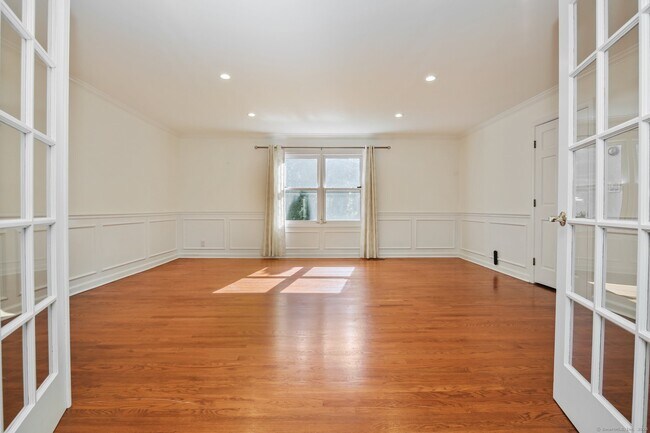 Building Photo - 52 Hendrie Ave
