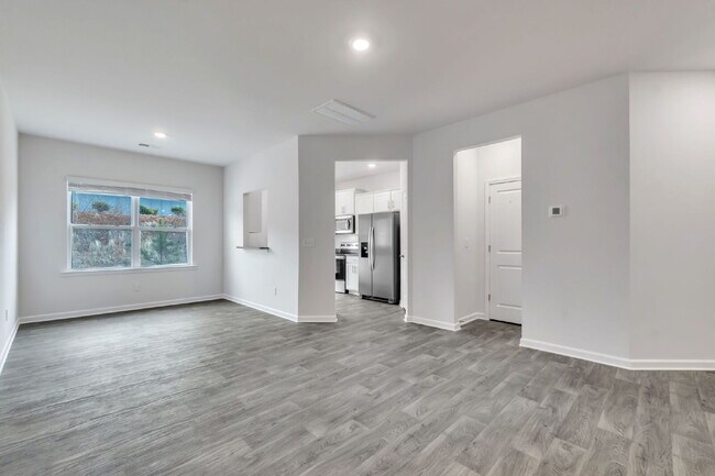 Foto del edificio - Beautiful 3 Bedroom / 2.5 Bath Townhome with Patio & Community Amenities $1,725/mo rent