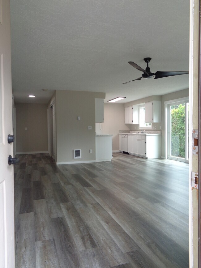 Building Photo - 2586 Wintergreen Ave NW