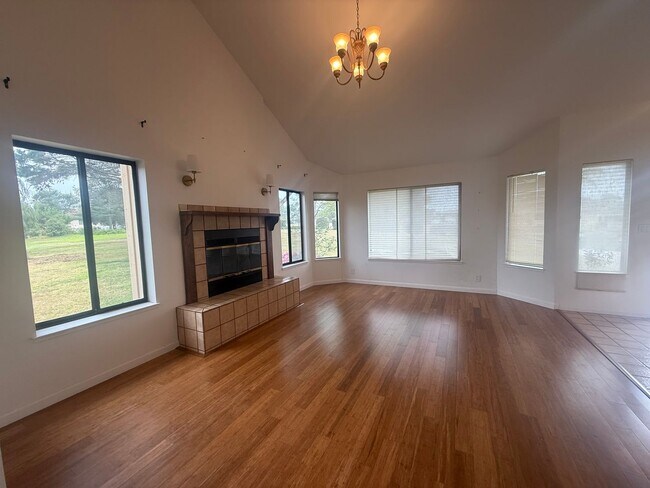Foto del edificio - Beautiful Royal Oaks Home