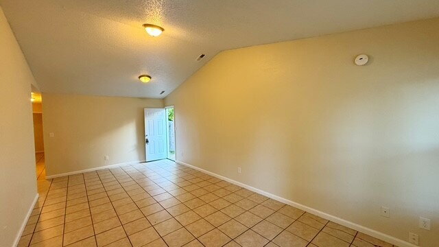 Building Photo - SOUTHEAST - NEWER 2 BEDROOM HOME AVAILABLE NOW!