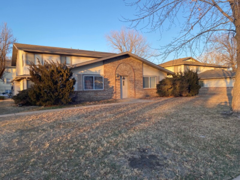 Foto principal - 8700 W University St