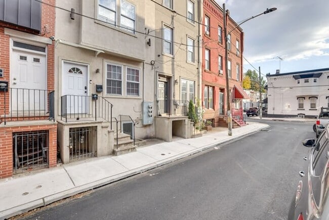 Building Photo - 2043 N Gratz St