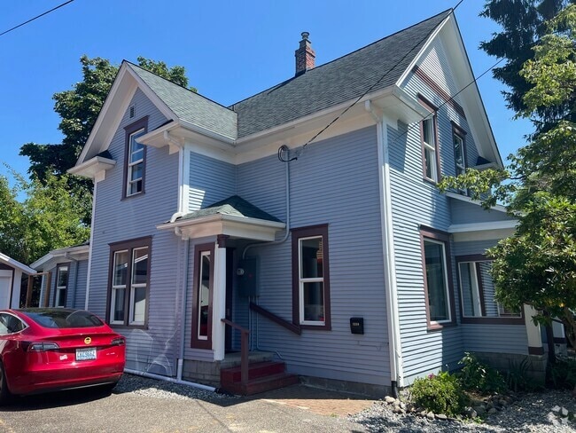 Building Photo - 1310 Astor St