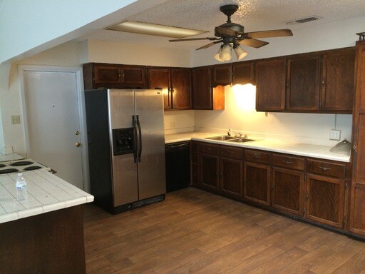 Building Photo - 12205 Hollow Glen St