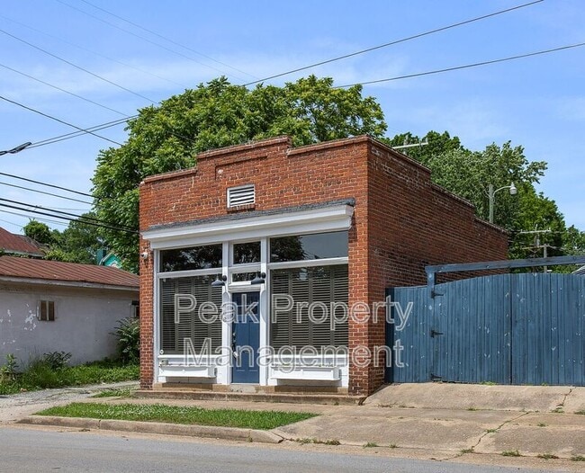 Building Photo - 908 Milton St
