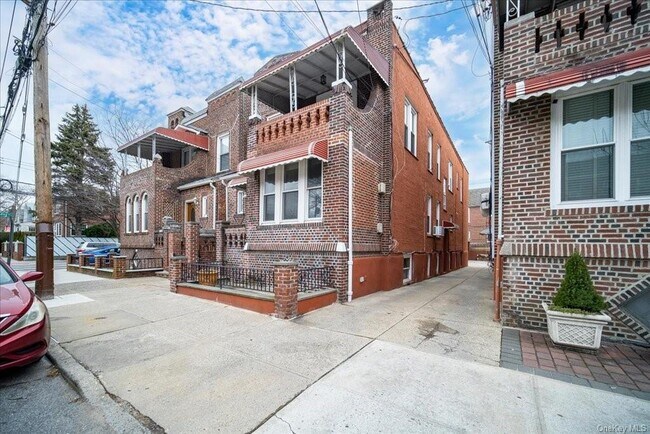 Foto del edificio - 1012 Van Nest Ave