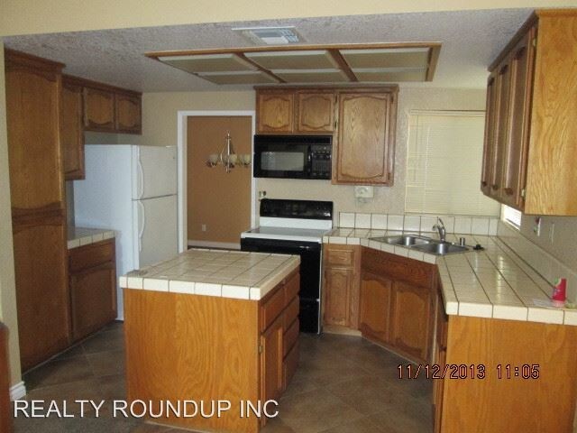 Building Photo - 8540 Daimler Way