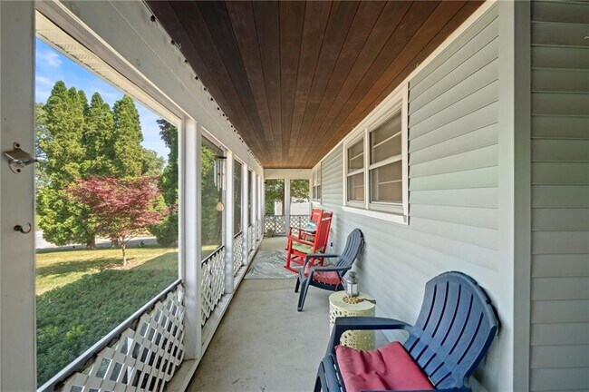 Building Photo - 9 Woodlund Ave