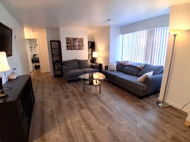 Building Photo - 761 E 820 N