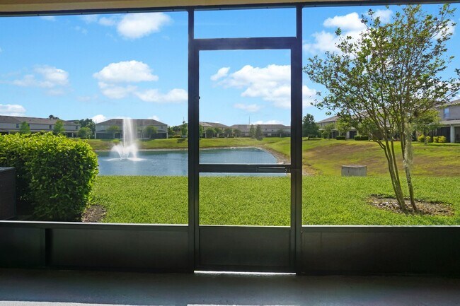 Foto del edificio - Town Home Available for Rent in Lake Bluff...