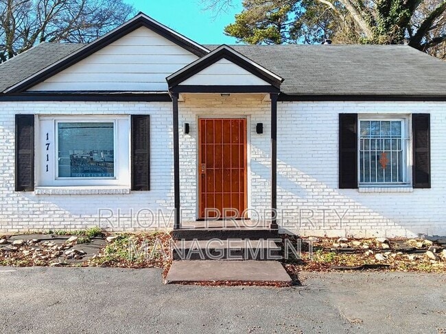 Photo - 1711 Candler Rd House