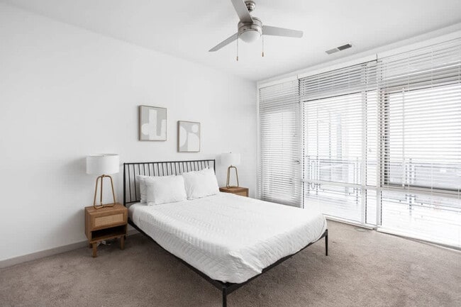 Foto del edificio - 747 N College Ave