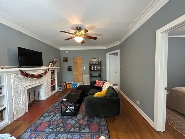 Building Photo - 2554 W Eastwood Ave