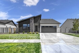 Building Photo - 2934 S Alcamo Wy
