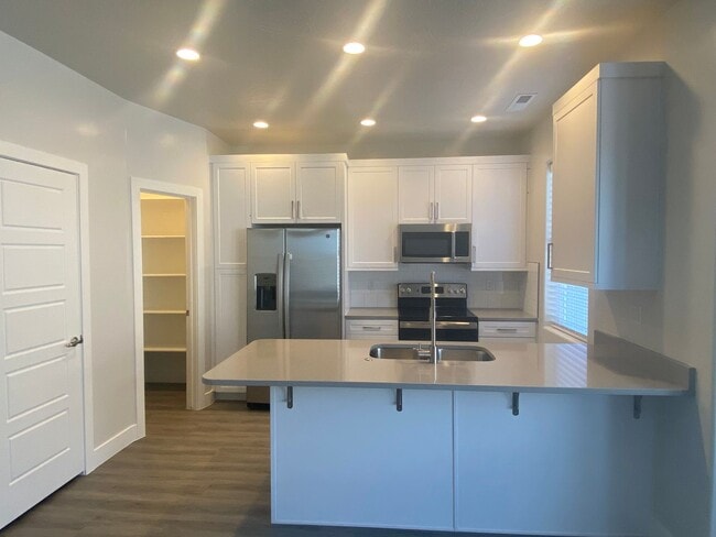 Building Photo - Mustang Valley Townhome.