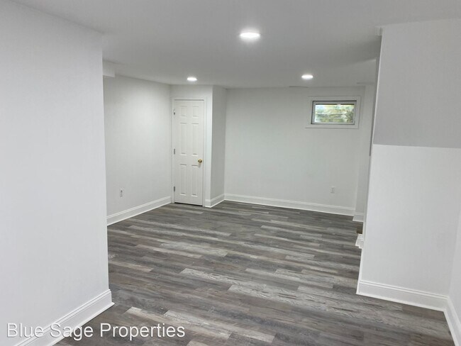 Building Photo - 3 br, 1 bath House - 745 Beech Ave