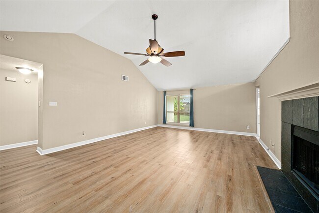 Foto del edificio - 2935 Auburn Dr