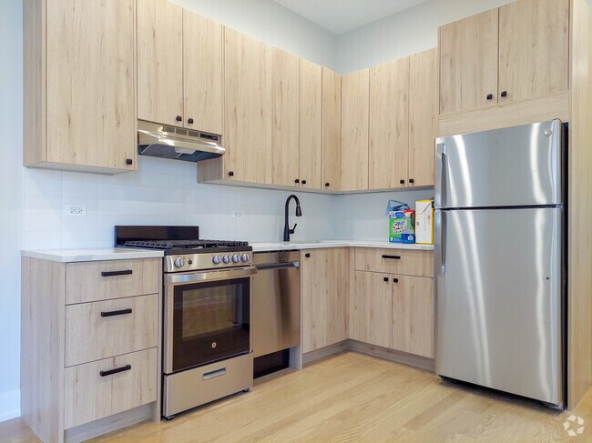 Building Photo - 2057 W Dickens Ave