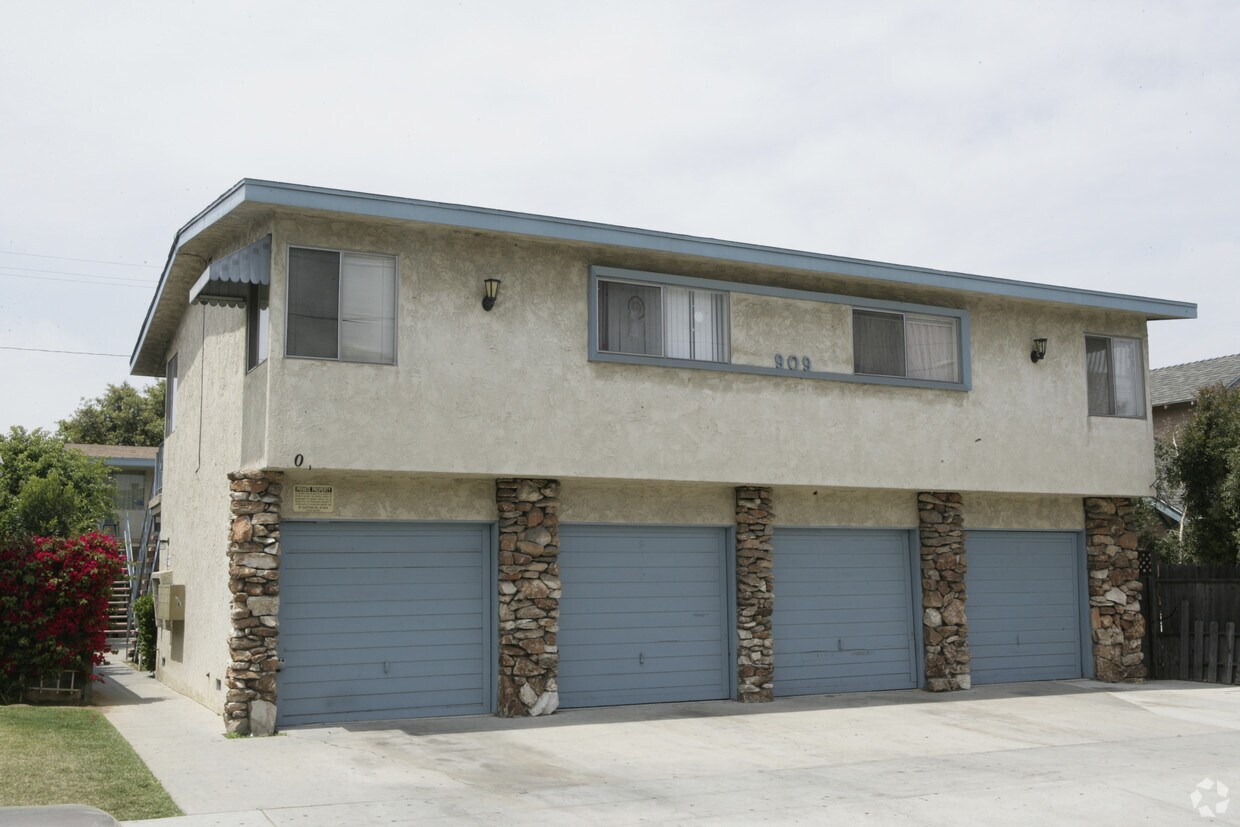 Building Photo - 909 Orizaba Ave