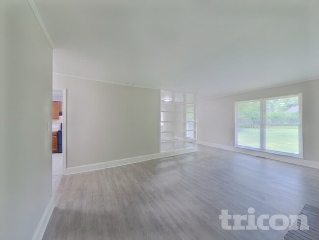Building Photo - 5530 Wedgewood Dr