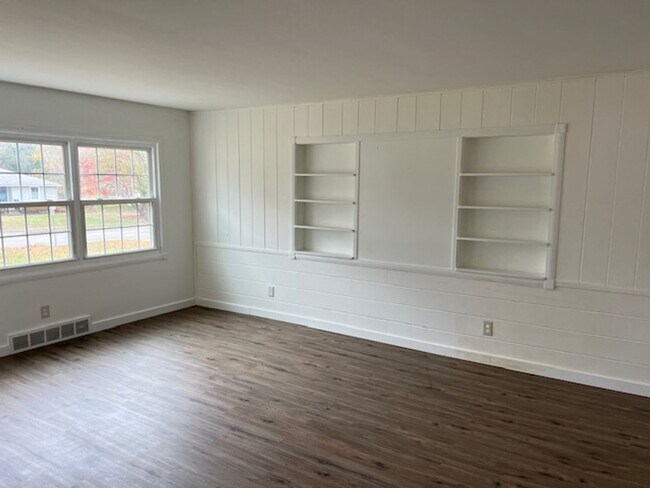 Foto del edificio - Spacious Kent Ranch w/ Finished Basement & 2-Car Garage