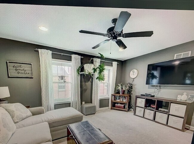 Foto del edificio - New Price!  Fed Hill Luxury Townhome  ROOFTOP DECKS!