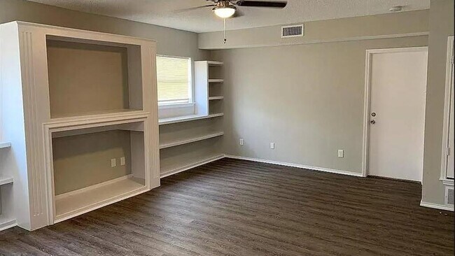 Foto del edificio - 826 Samuels Ave