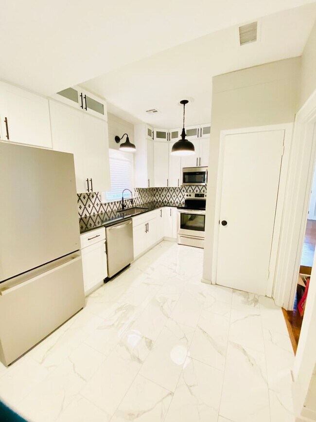 Foto del edificio - Updated 2 bedroom home with appliances!