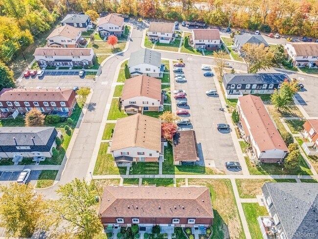 Building Photo - 15566 Dupage Blvd
