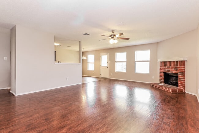 Foto del edificio - 1429 Hickory Creek Ln