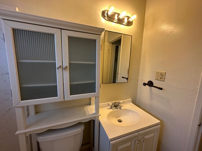 Building Photo - 5409 Morrow Dr