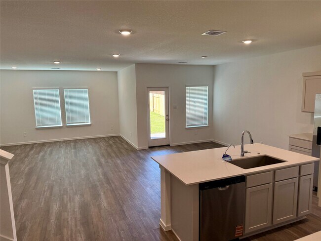 Foto del edificio - 23548 Skyward Ln