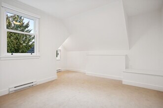 Building Photo - Eastward