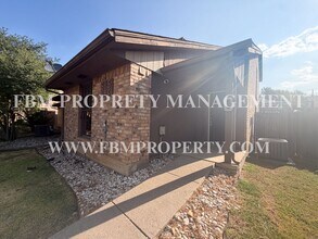 Building Photo - 615 Lost Springs Ct